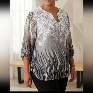 Plus Size 3x Women’s Animal Print V-Neck Blouse Gray White Dressy Work Top